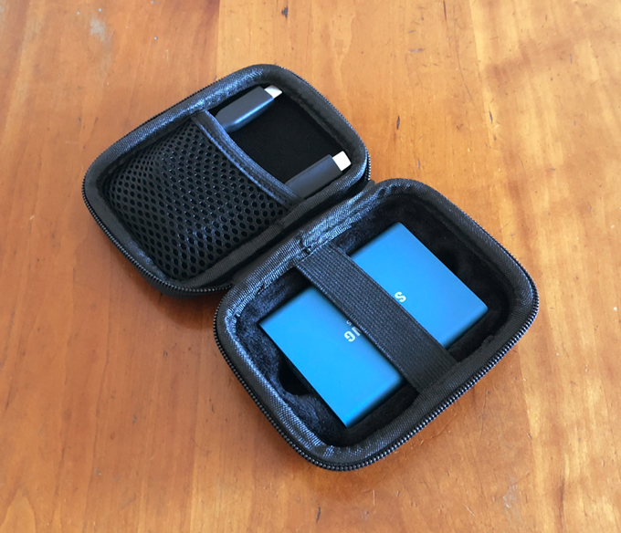 本体収納部分は専用設計でピッタリ