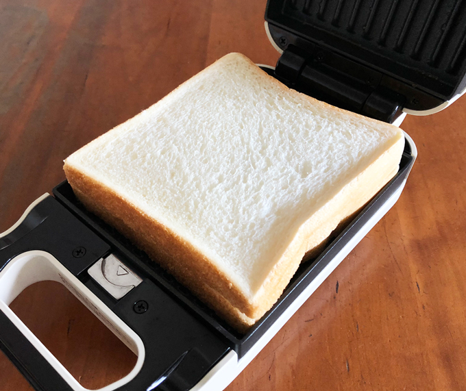 食パンが耳まで入るプレートサイズ